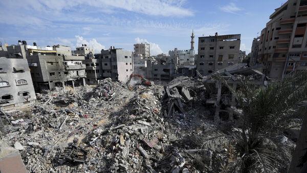 Aid to Gaza halted with communications down for second day